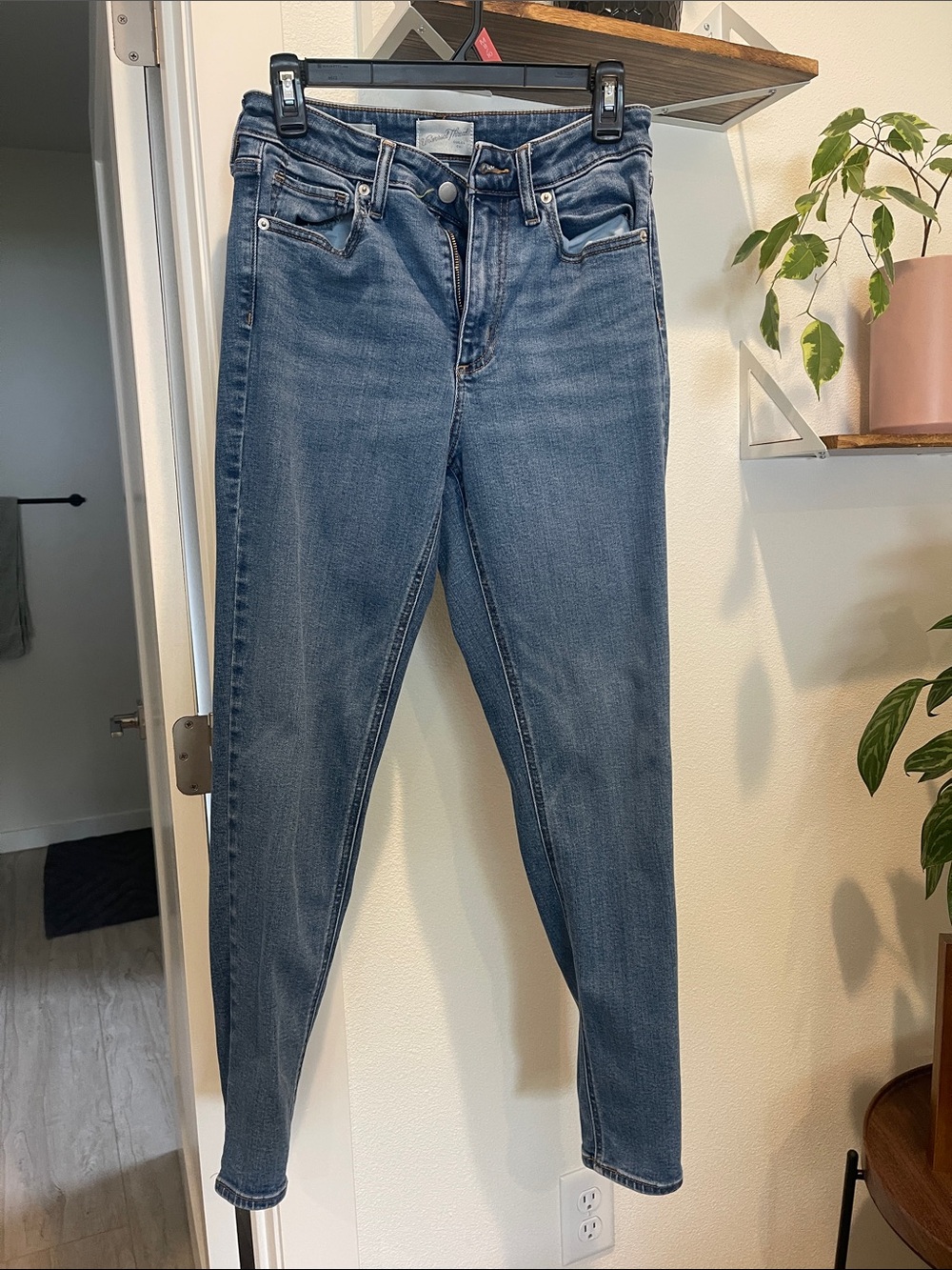 Universal Thread Skinny High-Rise Jeans in Blue Wash